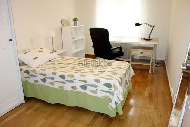 Foto 1 de Pis en lloguer a Montecerrao de 4 habitacions amb terrassa i mobles