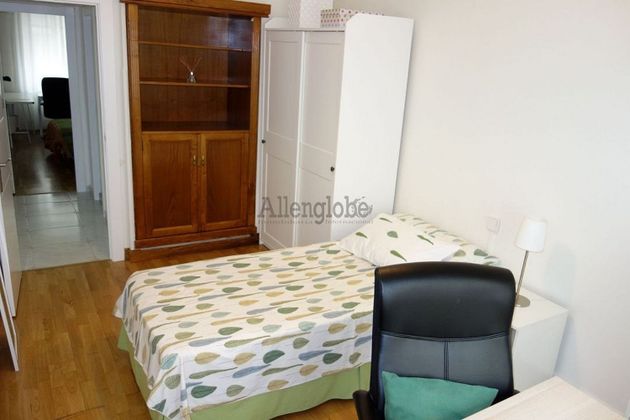 Foto 2 de Pis en lloguer a Montecerrao de 4 habitacions amb terrassa i mobles