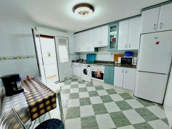 Foto 1 de Pis en lloguer a Santo Domingo de 5 habitacions amb terrassa i mobles