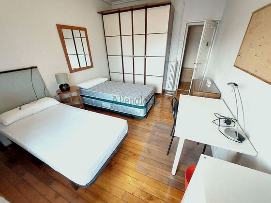 Foto 1 de Pis en lloguer a Santo Domingo de 5 habitacions amb mobles i calefacció