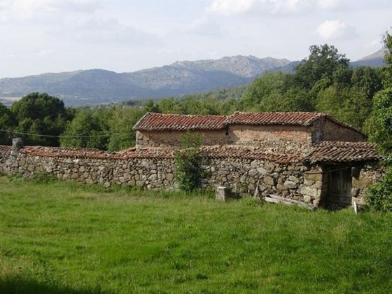 Foto 2 de Casa rural en venda a Candelario de 4 habitacions amb jardí