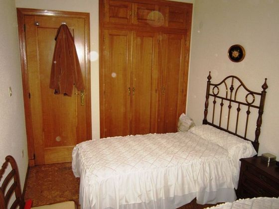 Foto 2 de Piso en venta en Béjar de 4 habitaciones con terraza y calefacción