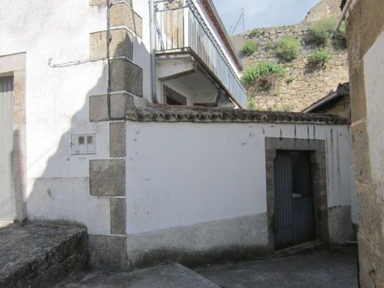 Foto 1 de Casa en venta en Béjar de 4 habitaciones con jardín y balcón