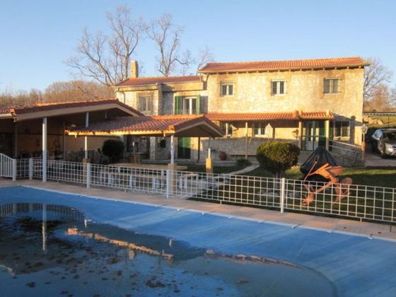 Foto 1 de Chalet en venta en Béjar de 5 habitaciones con piscina y jardín