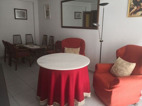 Foto 2 de Pis en venda a calle Mayor de Pardiñas de 3 habitacions amb mobles i balcó