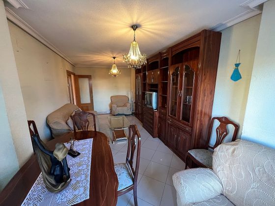 Foto 2 de Piso en venta en Béjar de 2 habitaciones con garaje y balcón