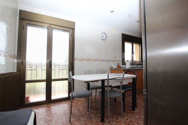 Foto 2 de Xalet en venda a Castiliscar de 6 habitacions amb jardí i balcó