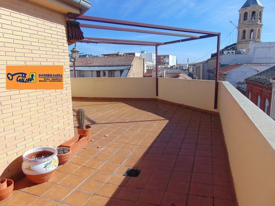 Foto 1 de Pis en lloguer a Valdepeñas de 4 habitacions amb terrassa i garatge