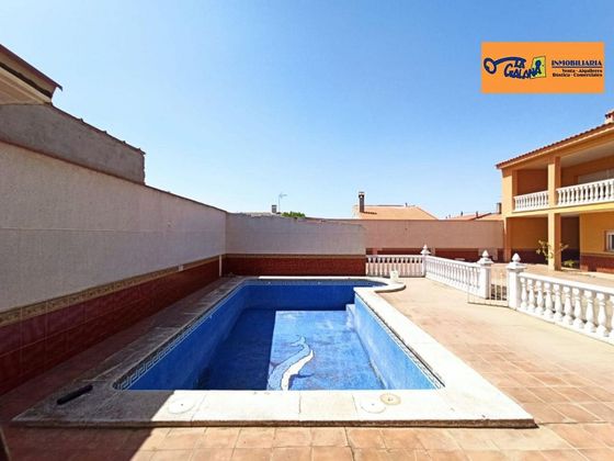 Foto 1 de Casa en venta en Pozuelo de Calatrava de 7 habitaciones con terraza y piscina