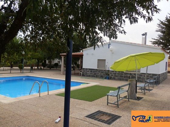 Foto 1 de Xalet en venda a Valdepeñas de 2 habitacions amb terrassa i piscina