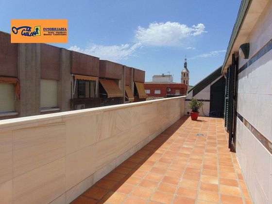 Foto 2 de Pis en venda a Valdepeñas de 5 habitacions amb terrassa i garatge