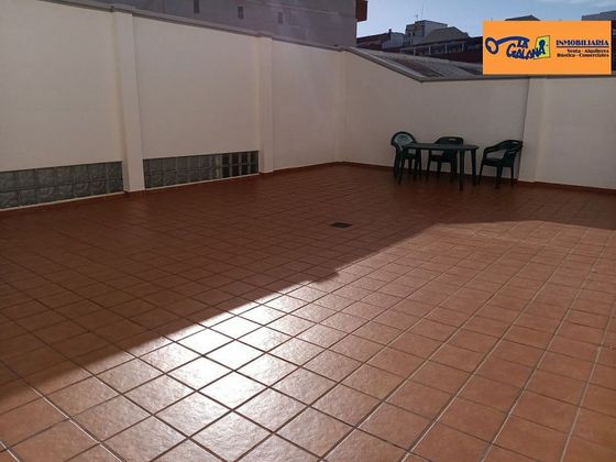 Foto 2 de Piso en venta en Valdepeñas de 3 habitaciones con terraza y garaje