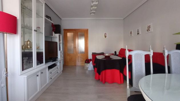 Foto 2 de Piso en venta en Hellín de 2 habitaciones con balcón y aire acondicionado