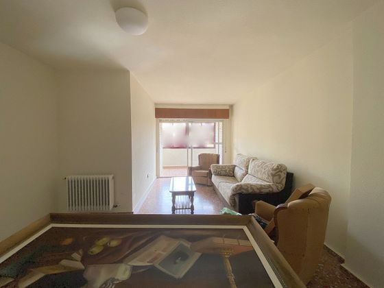 Foto 2 de Piso en venta en Hellín de 4 habitaciones con garaje y balcón