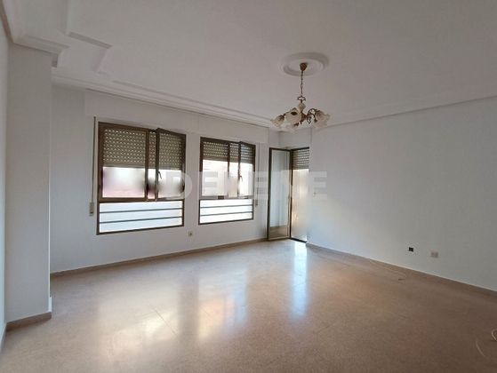 Foto 1 de Piso en venta en Hellín de 4 habitaciones con balcón y aire acondicionado