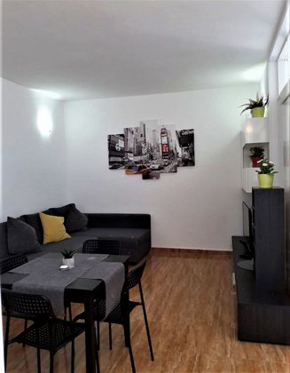 Foto 1 de Alquiler de piso en Costa Blanca - Las Galletas de 1 habitación con piscina y muebles