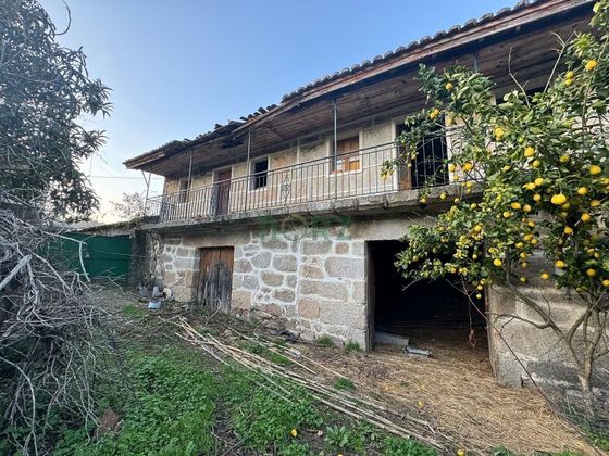 Foto 1 de Chalet en venta en San Cibrao das Viñas de 4 habitaciones con terraza y garaje