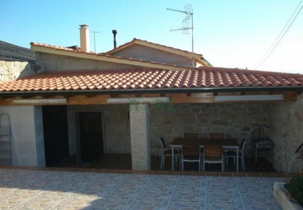 Foto 1 de Venta de casa en Xinzo de Limia de 4 habitaciones con jardín y calefacción