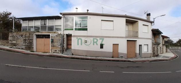 Foto 1 de Casa en venta en San Cibrao das Viñas de 5 habitaciones con terraza y garaje