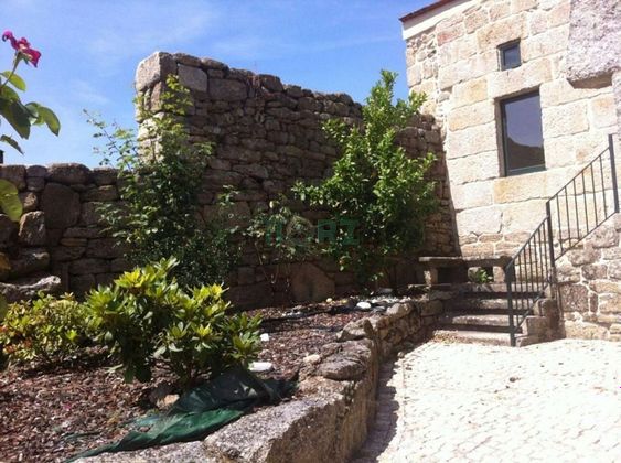 Foto 2 de Venta de chalet en Beade de 3 habitaciones con terraza y jardín
