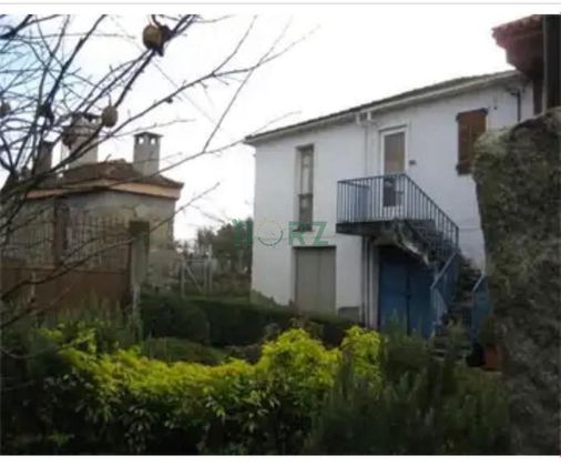 Foto 1 de Chalet en venta en Pereiro de Aguiar (O) de 3 habitaciones con terraza y garaje