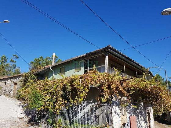 Foto 2 de Xalet en venda a Carballiño (O) de 3 habitacions amb jardí i balcó