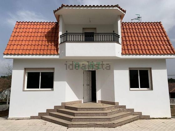 Foto 2 de Chalet en venta en Castrelo de Miño de 4 habitaciones con terraza y garaje