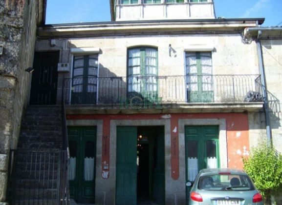 Foto 2 de Venta de casa en Leiro de 10 habitaciones con terraza y balcón