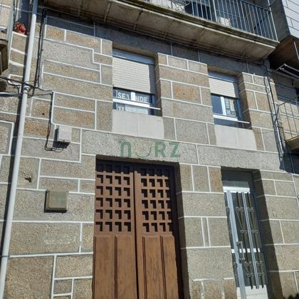 Foto 2 de Casa en venda a Ribadavia de 3 habitacions amb balcó i calefacció