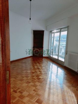 Foto 2 de Venta de piso en Centro - Ourense de 4 habitaciones con terraza y calefacción