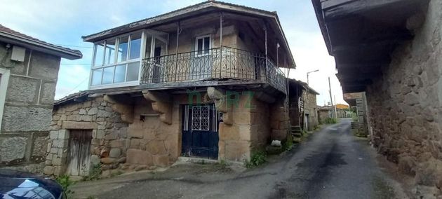 Foto 1 de Casa en venta en Toén de 3 habitaciones con garaje y balcón