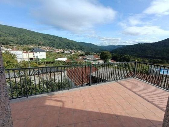 Foto 1 de Chalet en venta en Arnoia (A) de 4 habitaciones con terraza y piscina