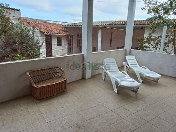 Foto 2 de Chalet en venta en Arnoia (A) de 4 habitaciones con terraza y piscina
