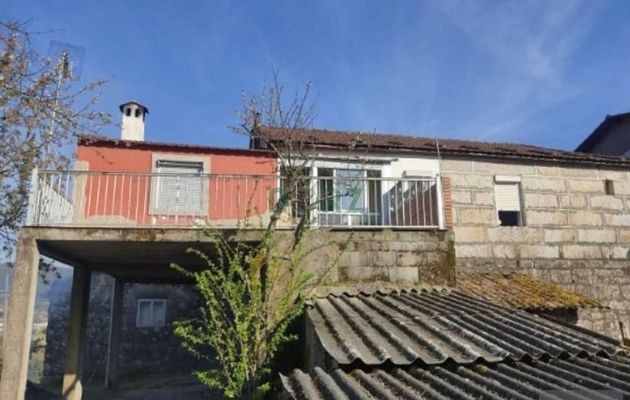 Foto 2 de Venta de chalet en Beade de 4 habitaciones con terraza y garaje