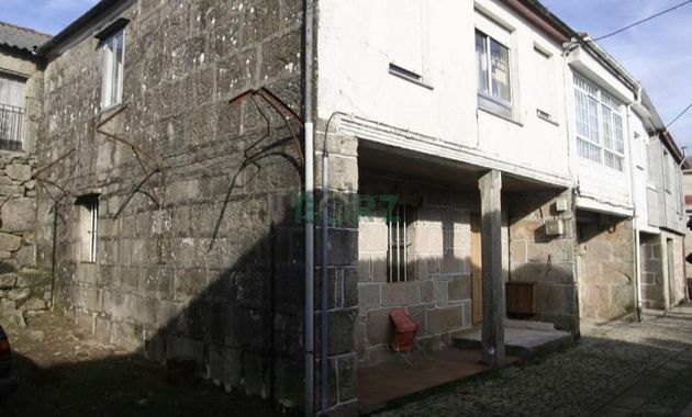Foto 2 de Casa en venda a Melón de 3 habitacions amb terrassa i jardí