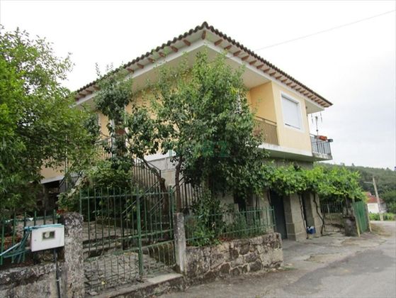 Foto 1 de Xalet en venda a Leiro de 4 habitacions amb terrassa i garatge