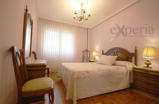 Foto 1 de Pis en venda a La Villa - Bazuelo de 3 habitacions amb calefacció i ascensor