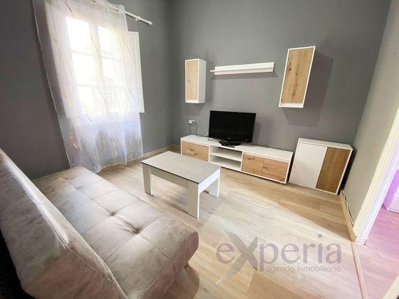 Foto 1 de Alquiler de piso en Santa Marina - Polígono de 2 habitaciones con muebles