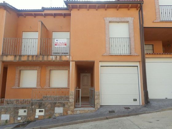 Foto 2 de Casa adosada en venta en calle Nicolas Maqueda de 4 habitaciones con garaje y jardín