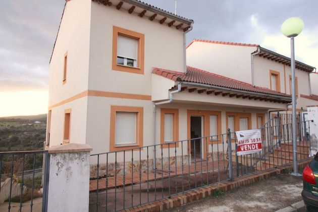 Foto 1 de Casa en venda a calle Corteceros de 3 habitacions amb terrassa i jardí
