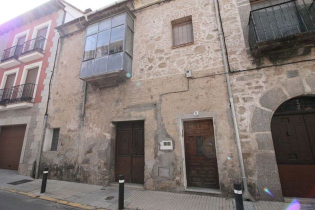 Foto 1 de Casa adossada en venda a calle Alvaro de Luna de 4 habitacions amb balcó i calefacció