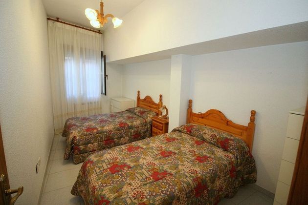 Foto 2 de Venta de chalet en calle Higuerilla de 4 habitaciones con calefacción