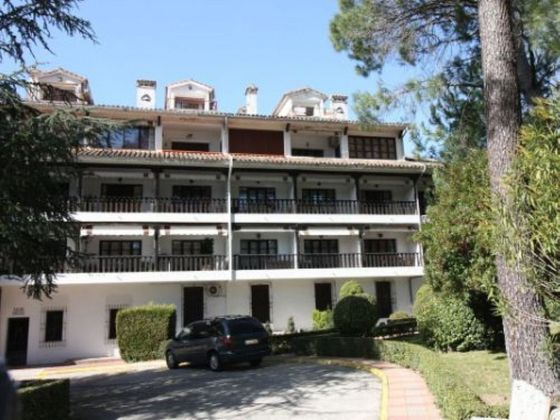 Foto 2 de Pis en venda a avenida De la Madre Maravillas de 2 habitacions amb terrassa i piscina