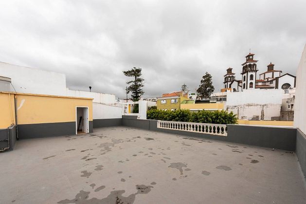 Foto 1 de Casa en venda a Moya de 7 habitacions amb terrassa