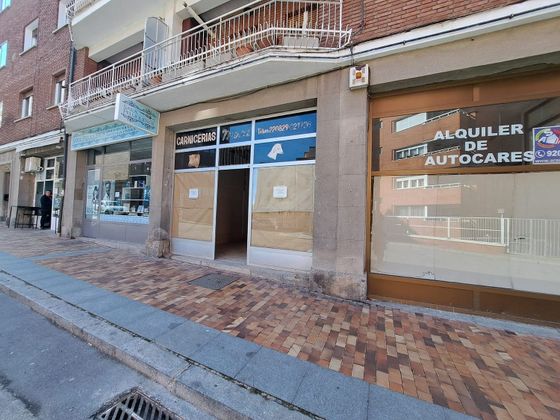 Foto 1 de Local en alquiler en calle Alfonso de Montalvo de 80 m²