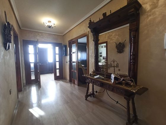 Foto 2 de Casa adossada en venda a Torrijos de 4 habitacions amb garatge i jardí