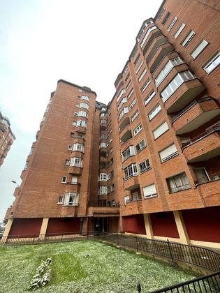 Foto 1 de Piso en venta en Arturo Eyres - La Rubia de 4 habitaciones con terraza y garaje