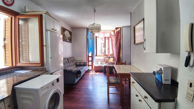 Foto 2 de Casa adossada en venda a calle San Lazaro de 4 habitacions amb terrassa i garatge