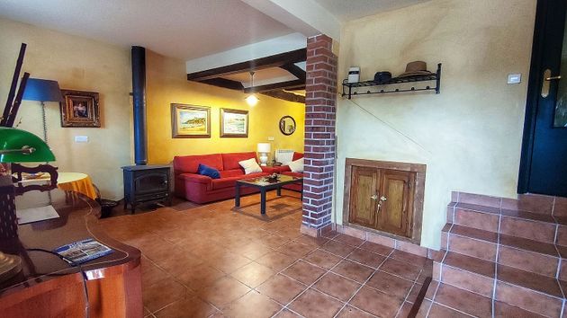 Foto 2 de Casa adossada en venda a plaza De la Fuente de 3 habitacions amb calefacció
