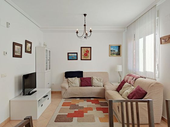 Foto 1 de Casa en venda a avenida De la Rioja de 4 habitacions amb terrassa i balcó